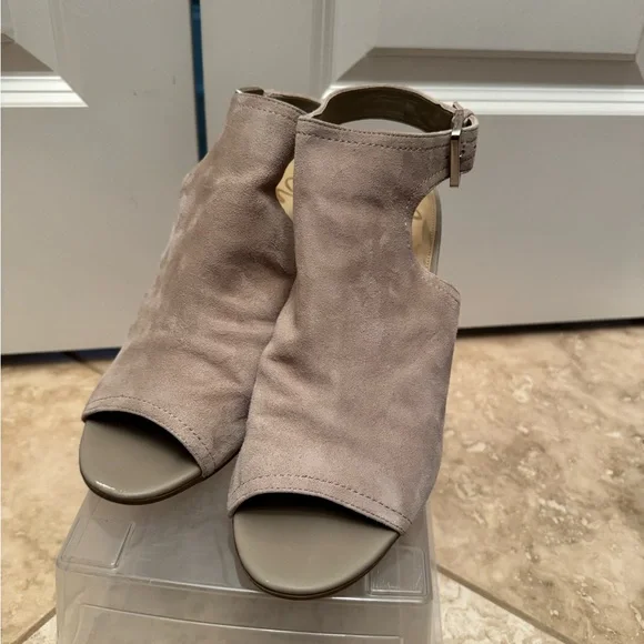 Sam Edelman grey suede open toe heels - Picture 1 of 7